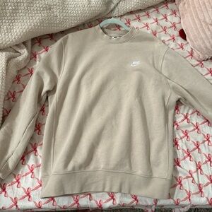 crème nike hoodie size medium never worn but no tags